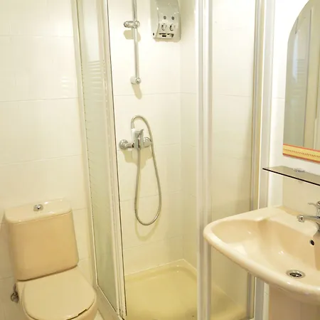 Cristal 1 מלון *