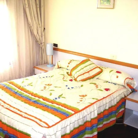 Cristal 1 מלון *