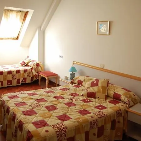 Cristal 1 מלון *