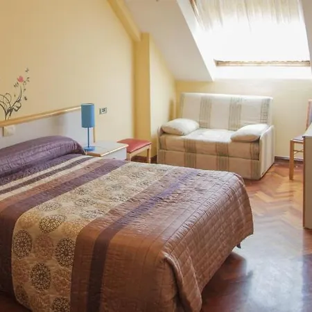 Cristal 1 מלון *