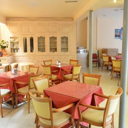 Cristal 1 Hotell *